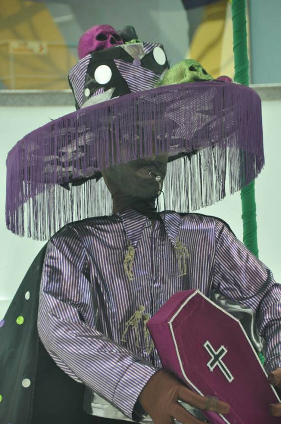 Decoração de carnaval no aeroporto de Port of Spain, em Trinidad e Tobago